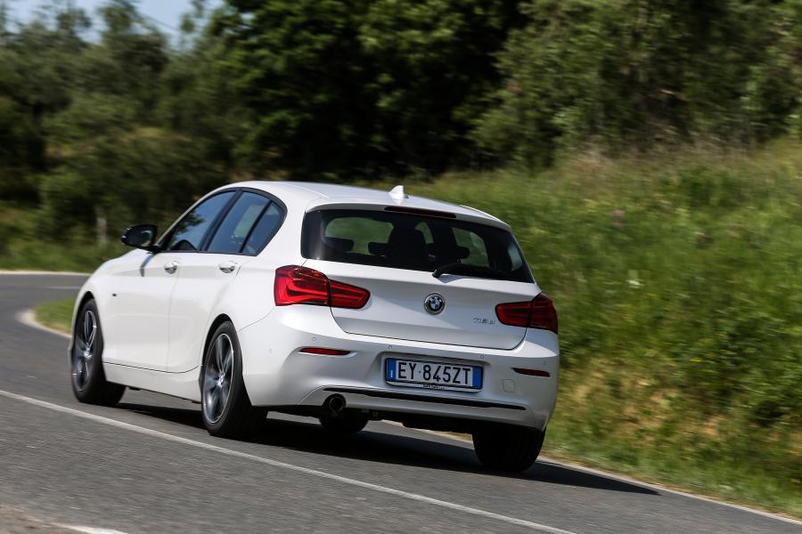  BMW 116d Sport Line 5-Door 2015 года  (фото 5 из 11)
